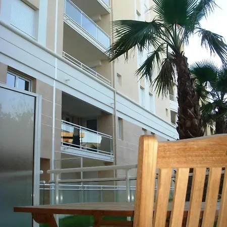 Sleeps 2 Air Con Wifi