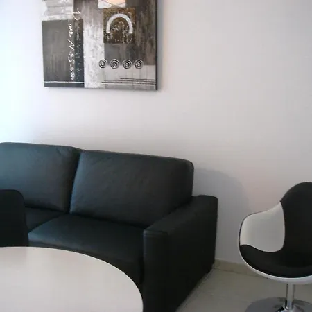 Sleeps 2 Air Con Wifi Appartamento Cannes